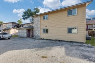 Building Photo - 1212 Hollow Creek Dr