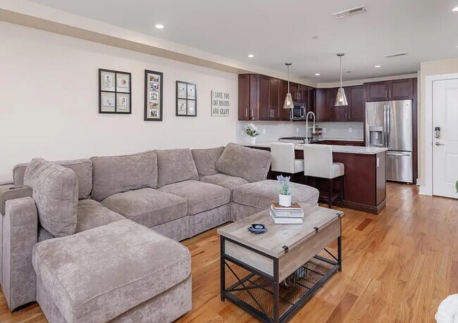 Sala de estar - 938 N Marshall St