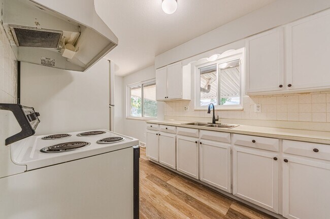 Foto del edificio - Breathtaking Brick Ranch home in Sherrelwo...