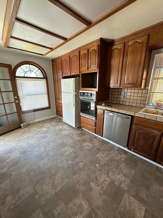 Foto del edificio - Single family 2 bedroom 1 bath, yard