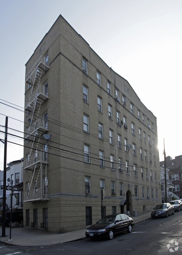 Foto del edificio - 625 E 234th St