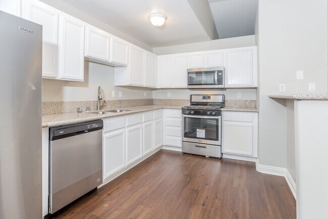 Foto del edificio - 4030 W Red Coach Ave