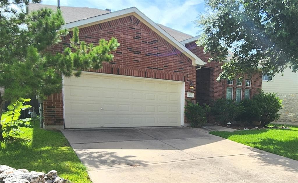 Foto principal - 306 Saddle Ridge Dr