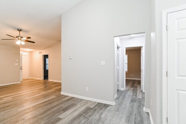 Foto del edificio - 3004 Great Falls Dr