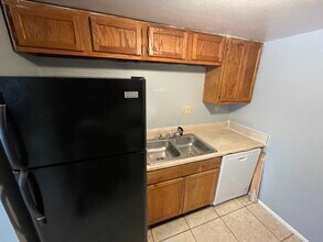 Building Photo - 1404 Holden Ave