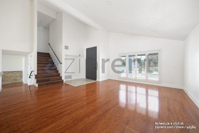 Building Photo - 13894 Paseo Zaldivar