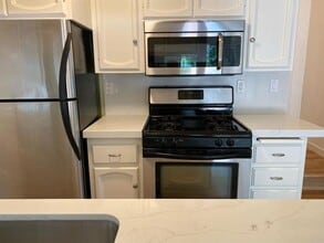 Building Photo - 714 Passiflora Ave