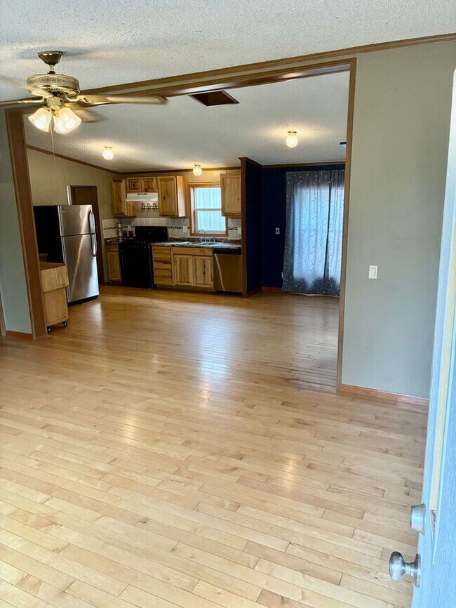 Building Photo - Country Property With Over 7 Acres of Land, No HOA & Room For Your Toys!
