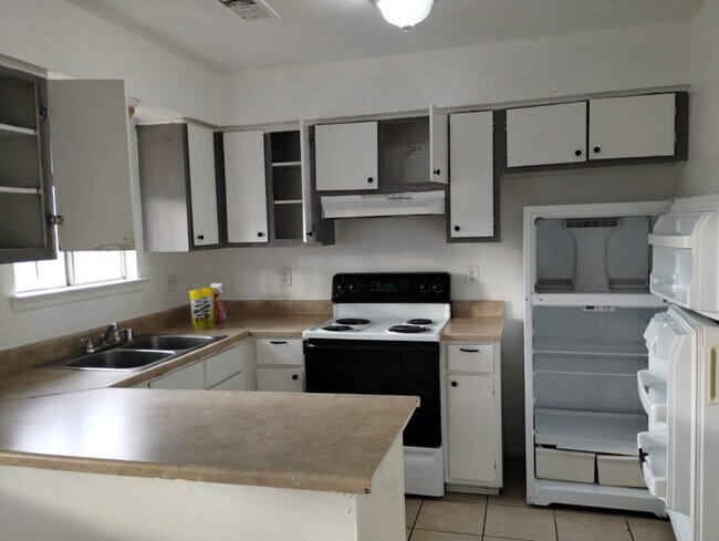 Foto del edificio - 12612 Copper Ave NE