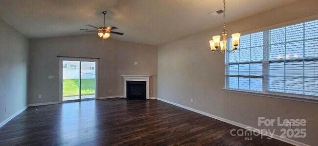 Foto del edificio - 6828 Pennyroyal Wy