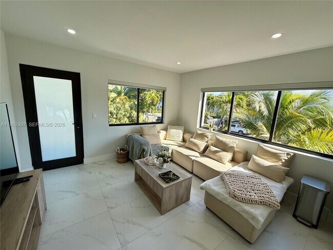 Foto del edificio - 944 Jefferson Ave