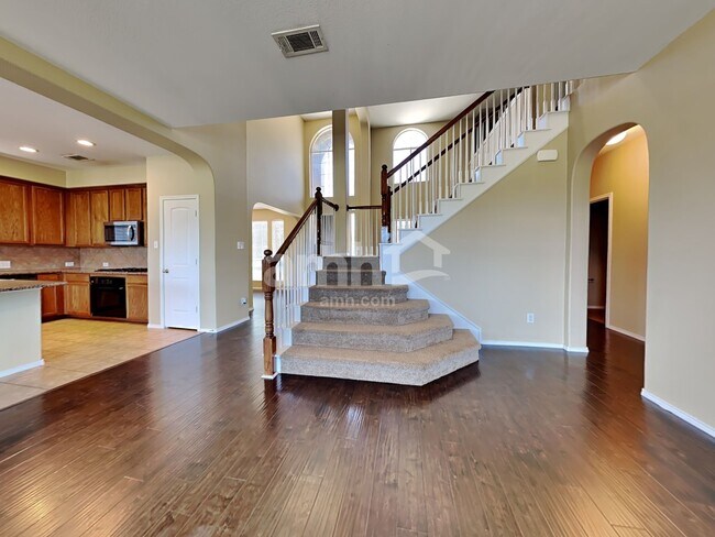Foto del edificio - 704 Rolling Hills Ln