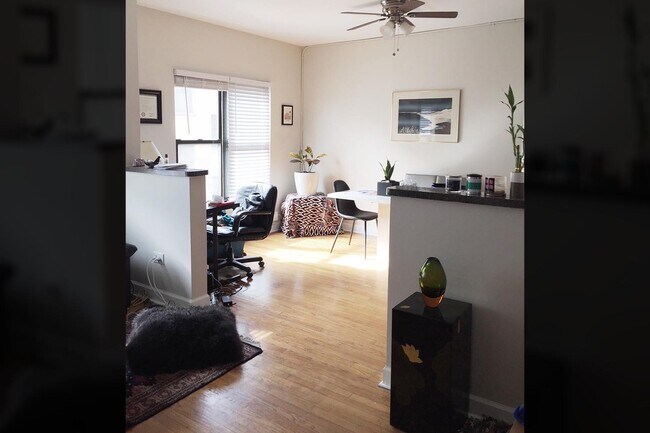 Foto del edificio - 717 W Roscoe St