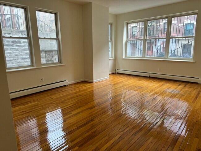 Building Photo - 977 Anderson Ave