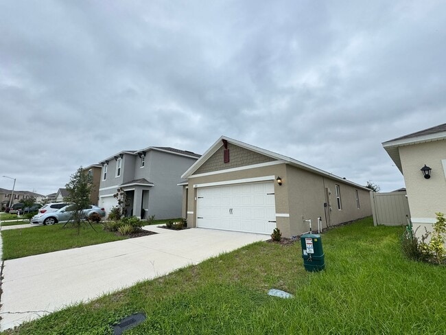 Building Photo - Charming Davenport 3BD Home with Included Cable & Pet-Friendly Living - $500 off of a month of rent!