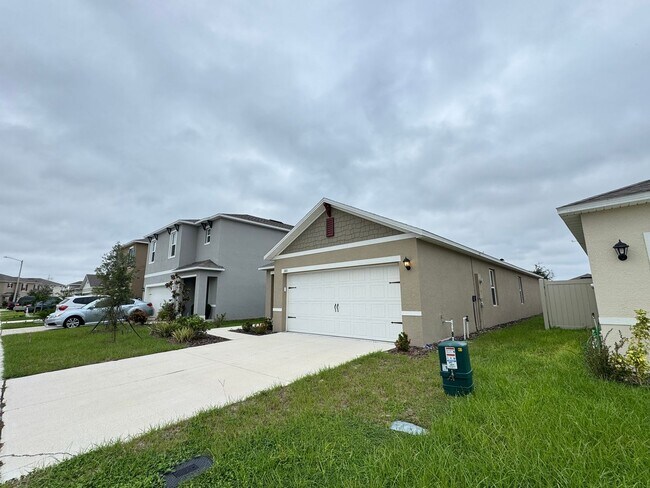 Foto del edificio - Charming Davenport 3BD Home with Included Cable & Pet-Friendly Living - $500 off of a month of rent!