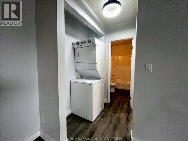 Building Photo - 89 Sheldon Ave