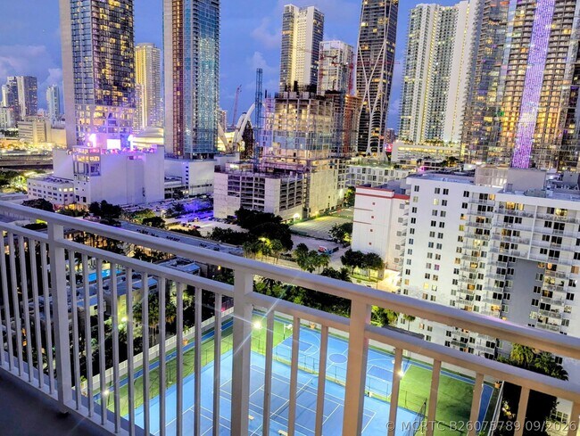 Building Photo - 850 N Miami Ave