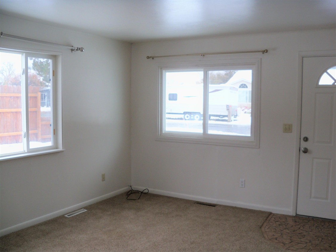Primary Photo - 711 Starlight Dr