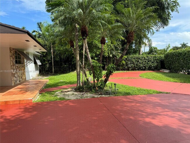 Foto del edificio - 331 N Biscayne River Dr