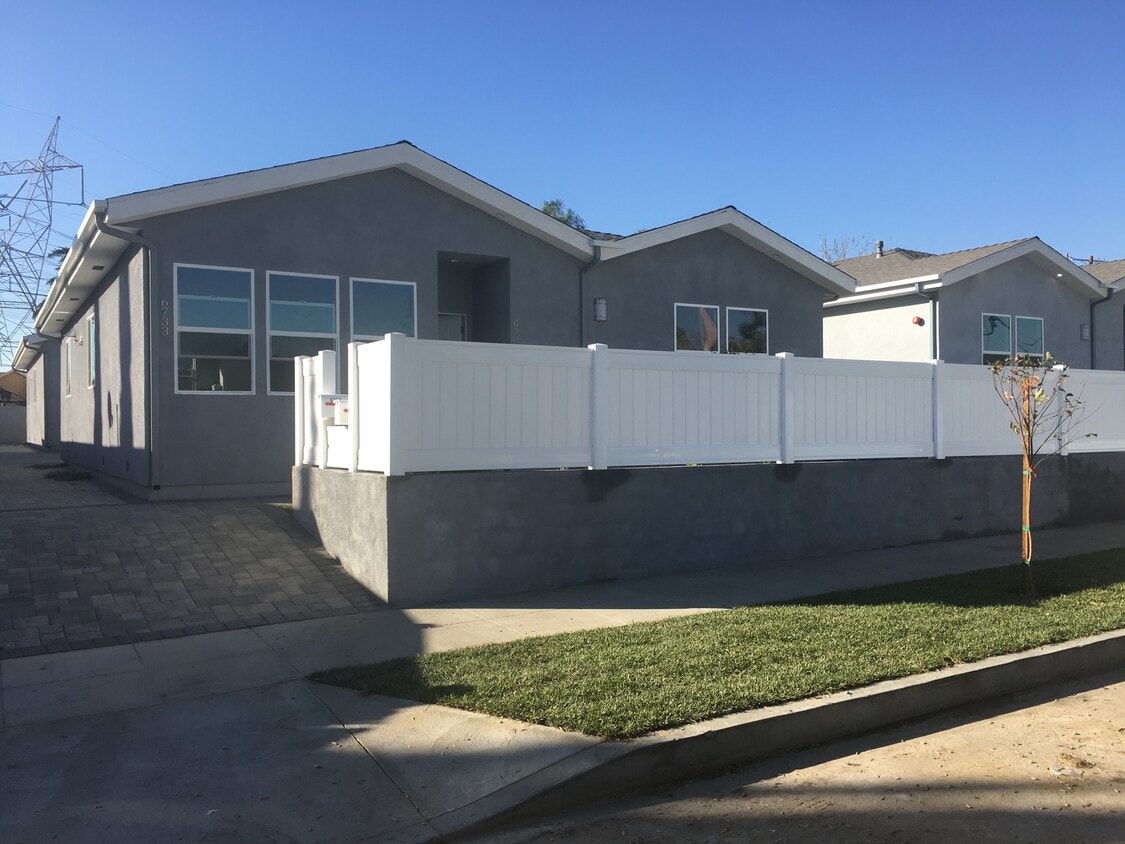 Primary Photo - 6731 Kraft Ave