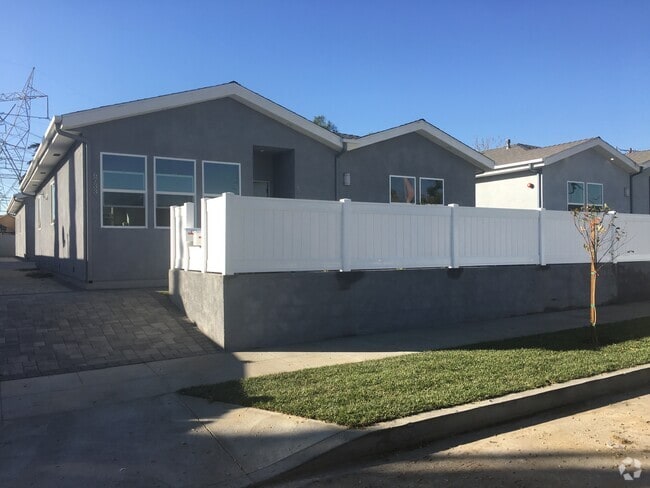 Building Photo - 6731 Kraft Ave