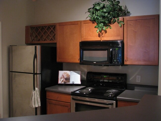 Building Photo - 1 Bedroom Available at Walker Square