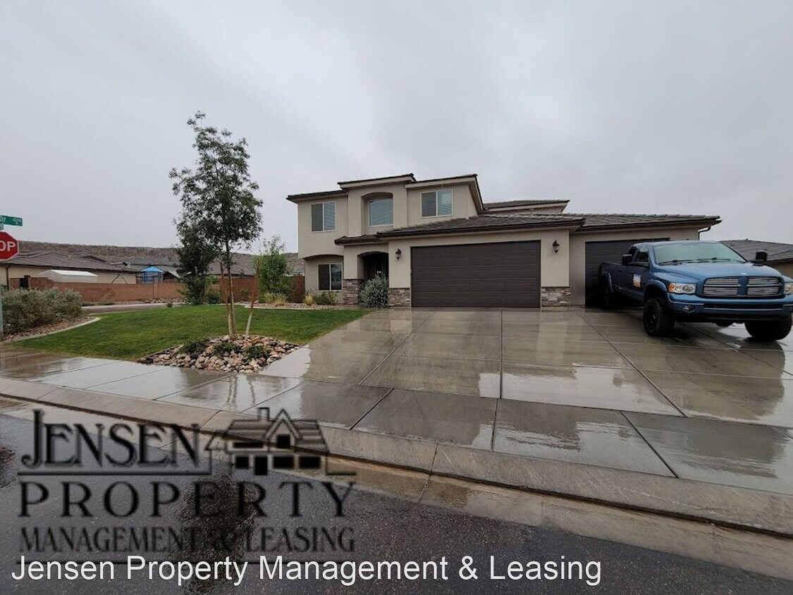 Primary Photo - 6 br, 3.5 bath House - 3262 East Livia Drive