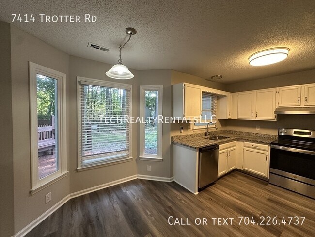 Foto del edificio - 7414 Trotter Rd