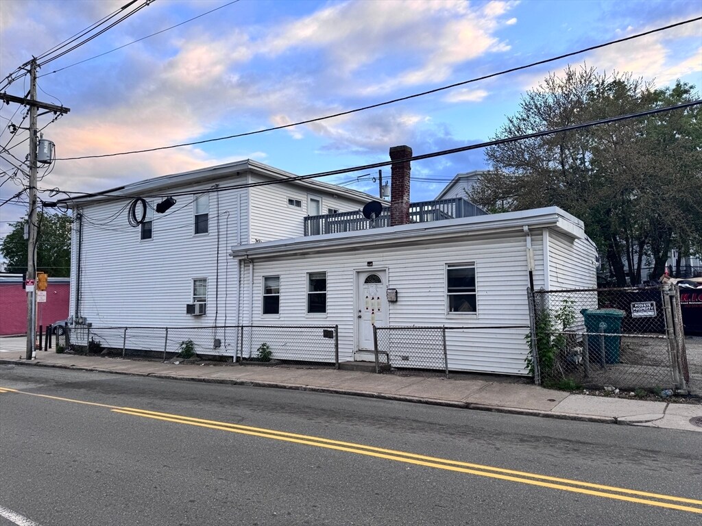 Primary Photo - 369 Lawrence St