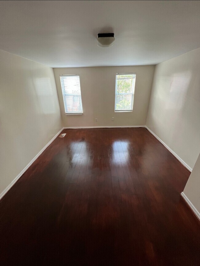 small bedroom - 1174 Washington Blvd