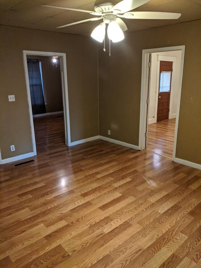 417 S Broadway St, Pittsburg, KS 66762 House Rental in Pittsburg, KS