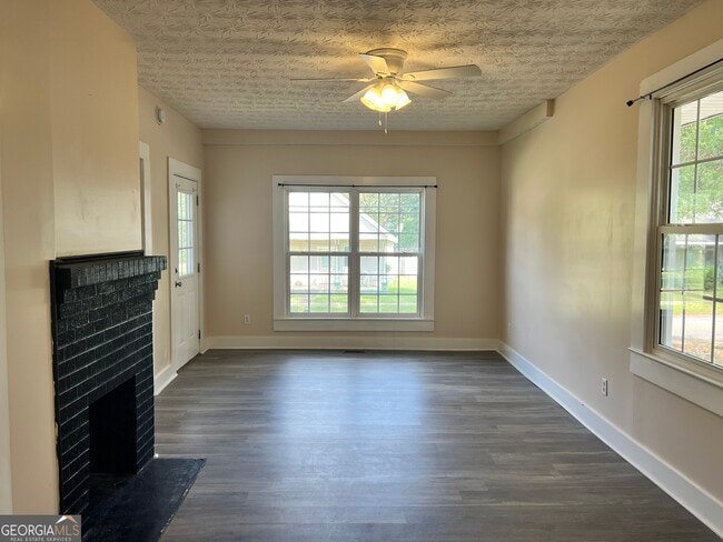 Building Photo - 601 Askew Ave