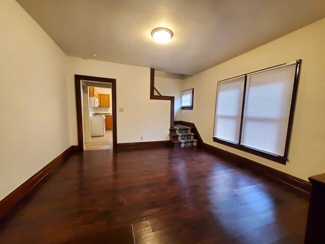 Building Photo - 115 W North Broadway St