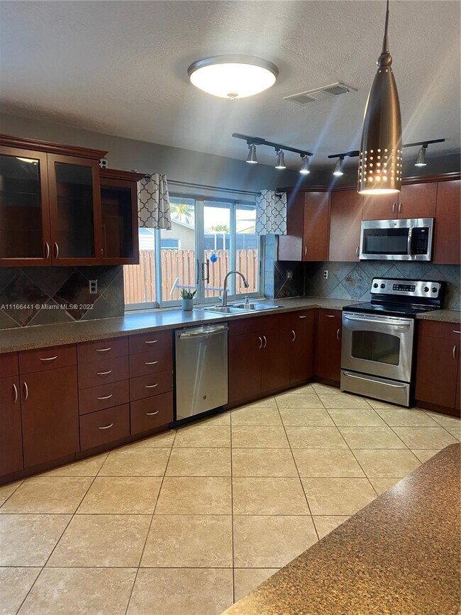 Foto del edificio - 9675 NW 19th Pl