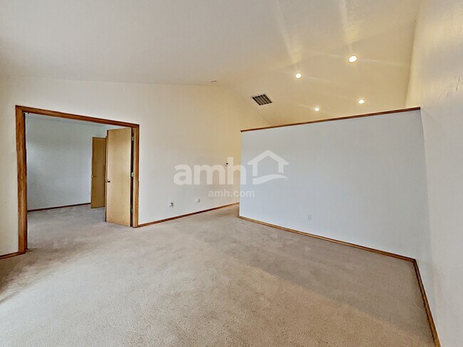 Foto del edificio - 663 NW Meadows Drive