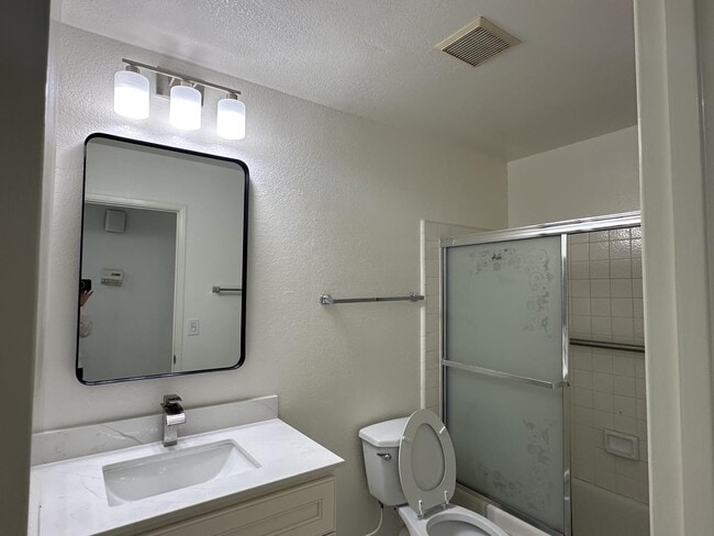 Building Photo - 22556 Silver Oak Way