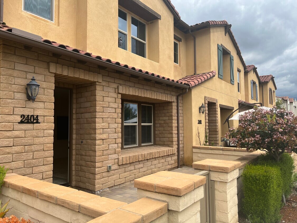 Primary Photo - 2404 Sanabria Ln