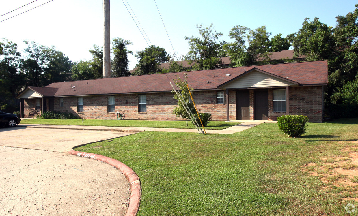 Primary Photo - Brookhaven Apartments