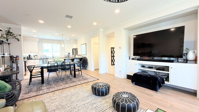Building Photo - Luxury Builder Model Home - Resort Style Amenities In A Gated Community