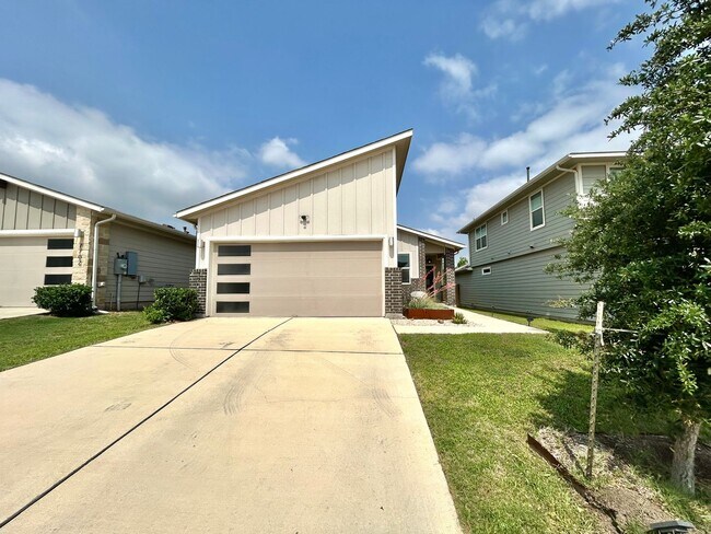 Building Photo - Modern and Cozy 3BR/2BA Home with Garage, ...
