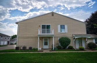 Building Photo - 9435 N Parkwood Dr