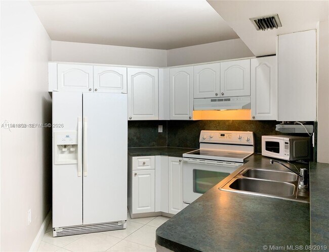 Foto del edificio - 9741 Fontainebleau Blvd