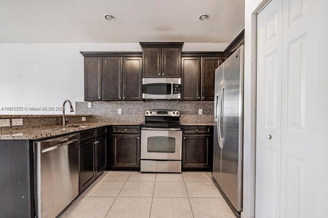 Building Photo - 8945 NW 98th Ave