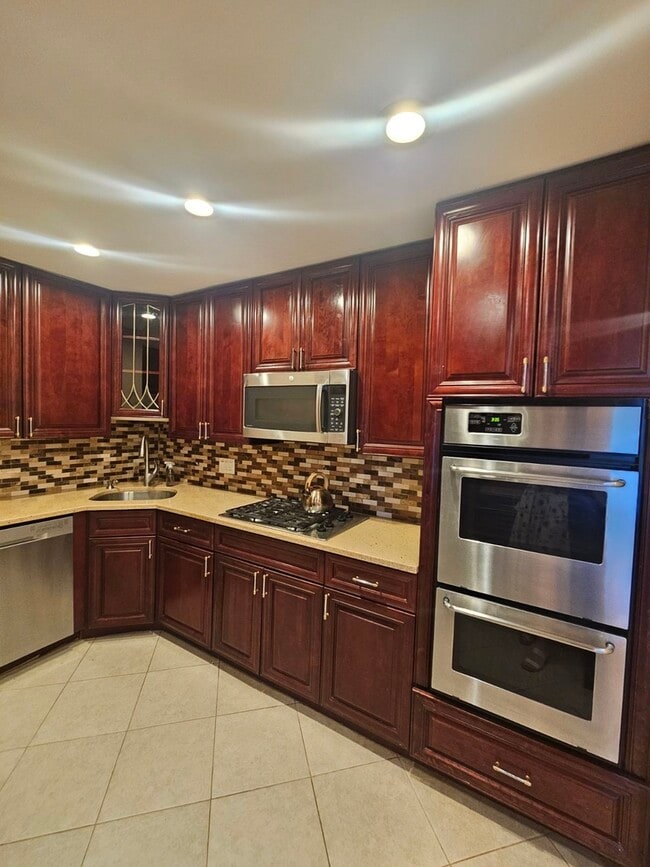 Building Photo - 1001 Centurion Ln