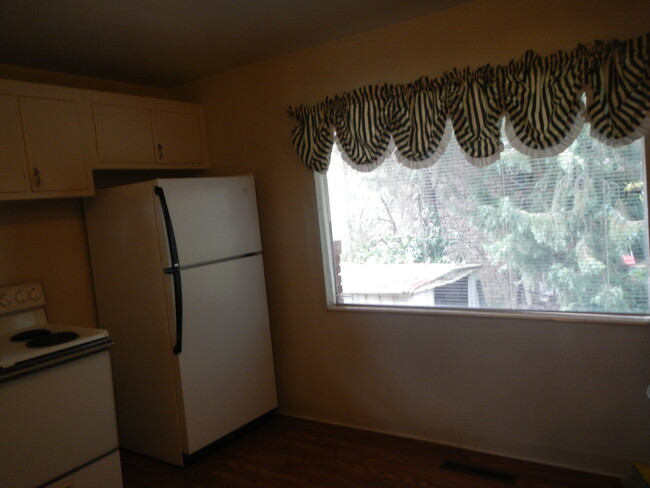 Kitchen - 190 W 800 S