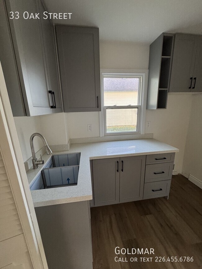 Photo du bâtiment - beautifully renovated home in charming Wallaceburg