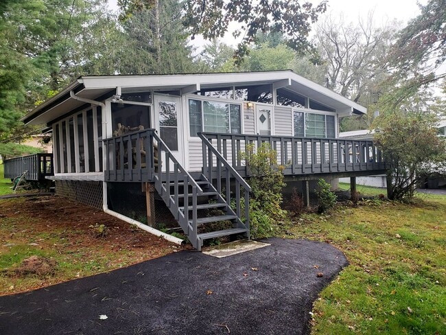 Foto del edificio - 10 Donenfeld Dr