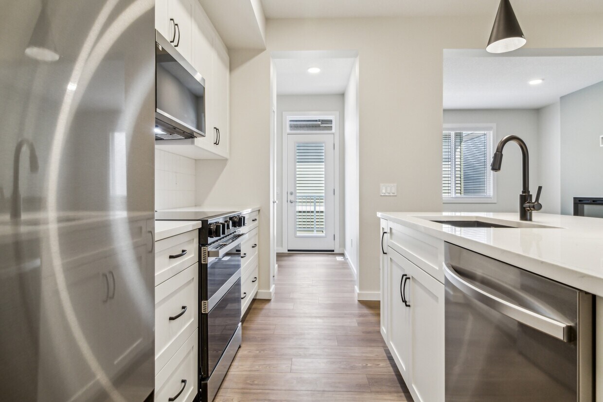 Photo principale - 20748-20724 24 Ave NW