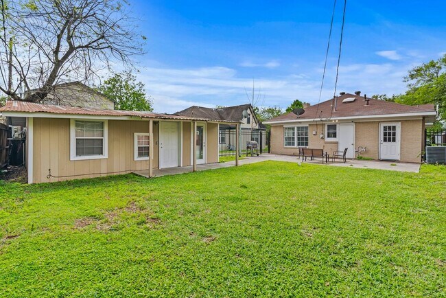 Foto del edificio - 5217 Claremont St